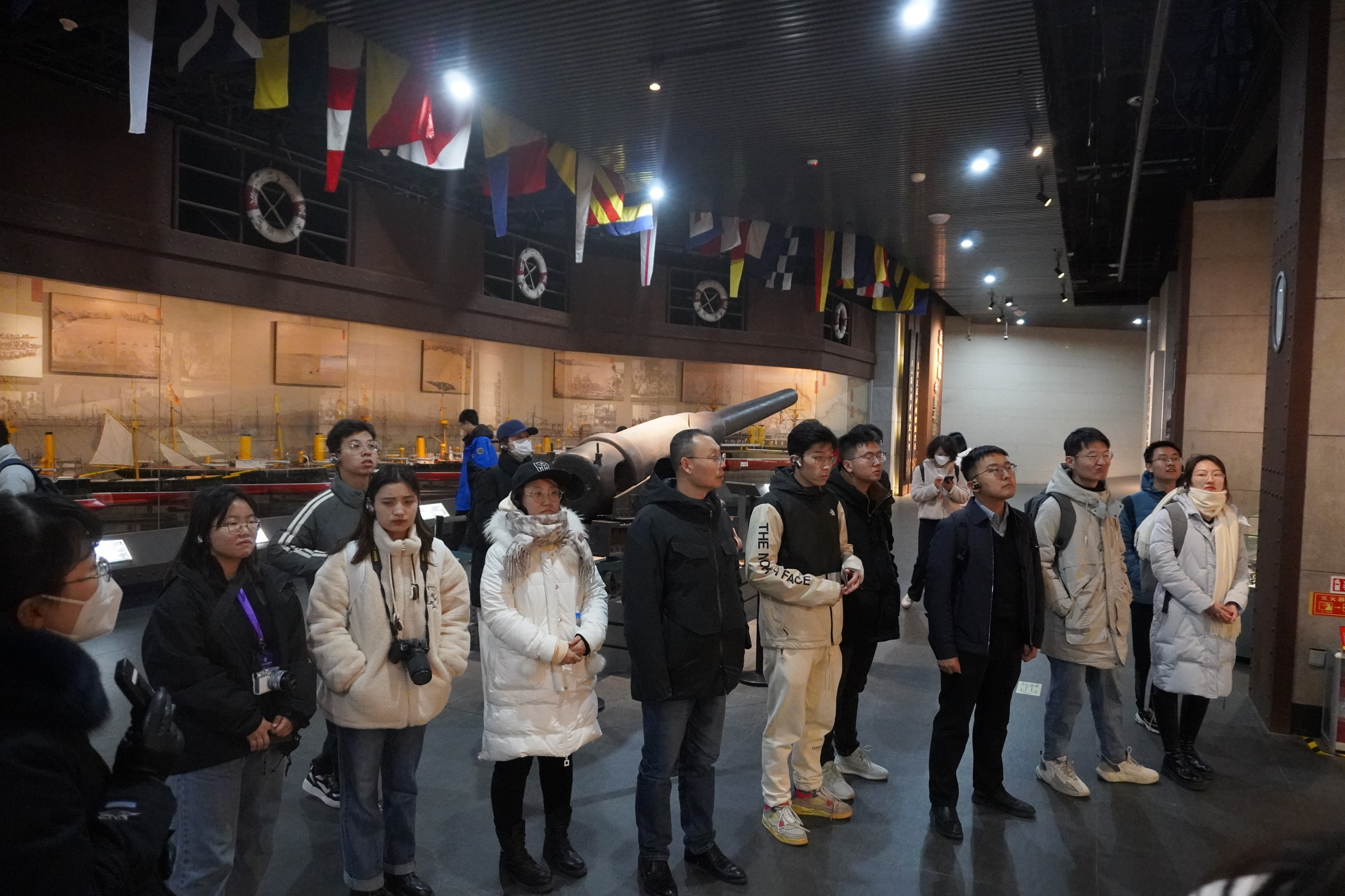 20231206-国家卓越12博BET官方网站联合开展“卓越·启航”赴山东荣成联学共建活动-安云龙-师生参访甲午战争陈列馆.JPG 20231206-国家卓越12博BET官方网站联合开展“卓越·启航”赴山东荣成联学共建活动-安云龙-师生参访甲午战争陈列馆.JPG